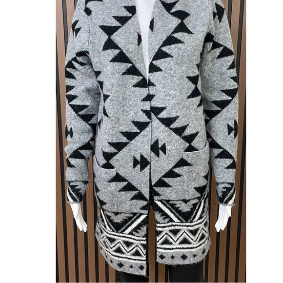 Frye Sweaters - Frye Women's Black and Gray Patterned Cardigan